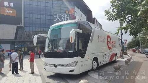 宇通推出中国首台电视购物展示车9.jpg