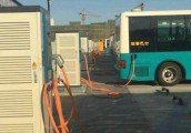 两大电动车充电站投入使用 青岛交运为学校提供5条公交线