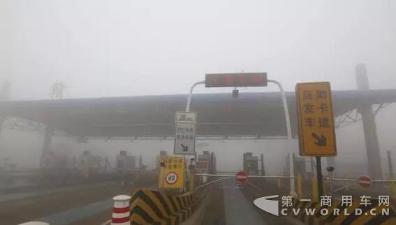 同三高速江苏赣榆入口处于关闭状态.jpg