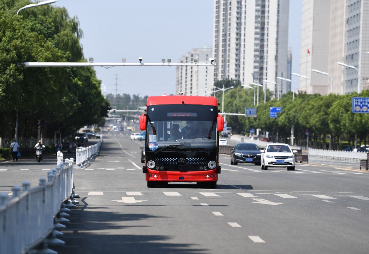 安凯无人驾驶客车在安徽首条5G示范线路运行