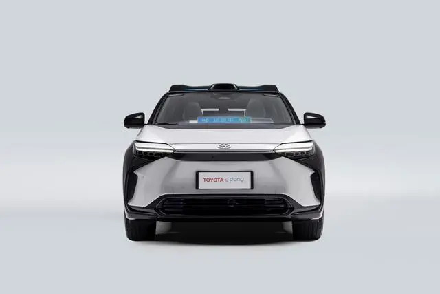 小马智行与丰田合作首款纯电自动驾驶出租车概念车亮相进博会